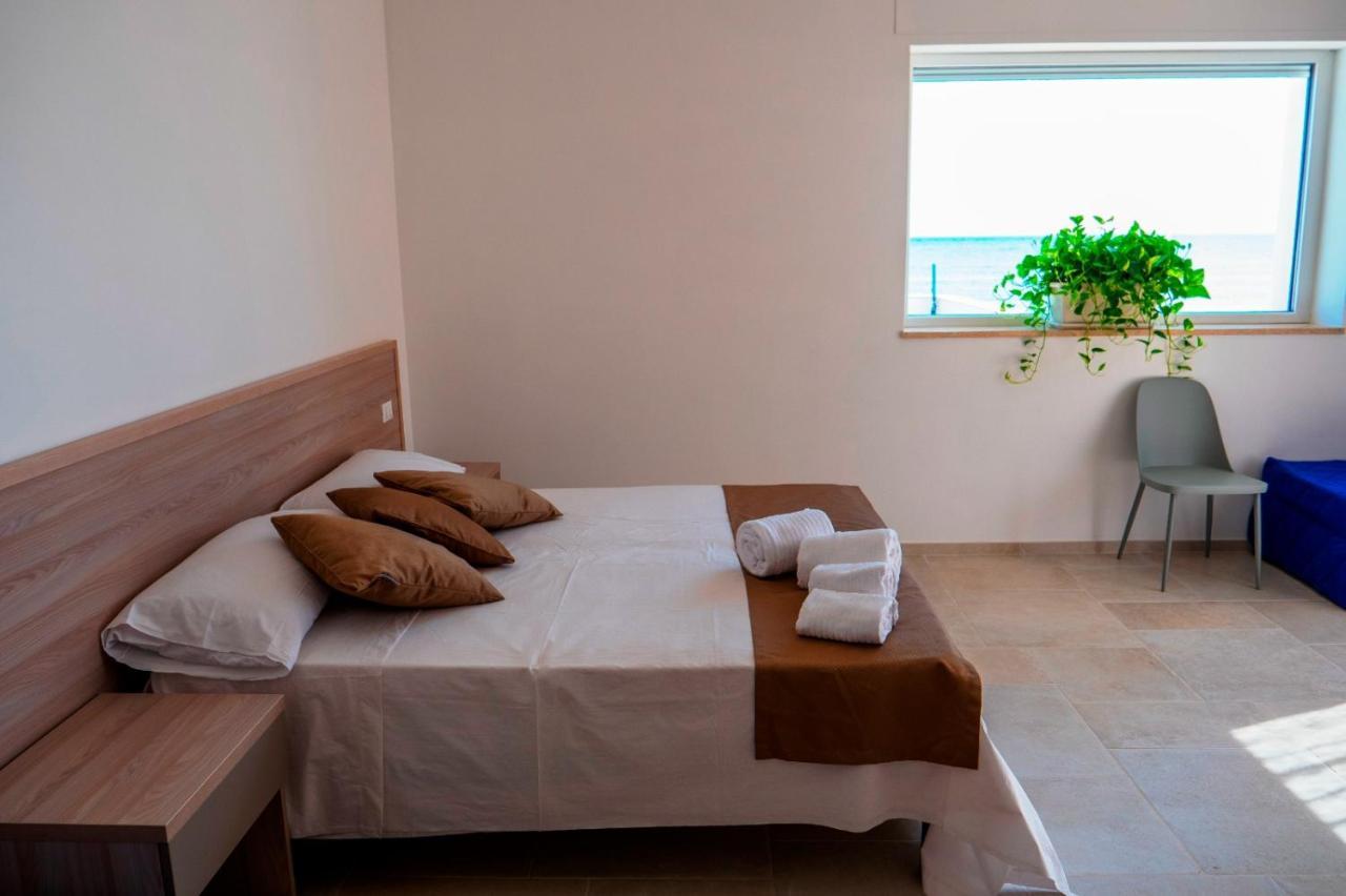 B&B A Un Passo Dal Mare Torre Canne Exteriör bild