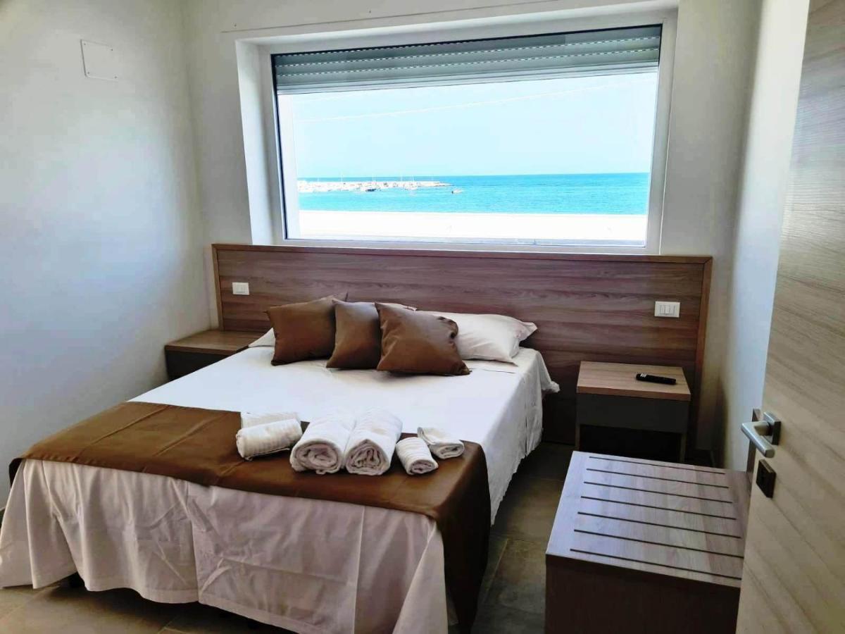 B&B A Un Passo Dal Mare Torre Canne Exteriör bild